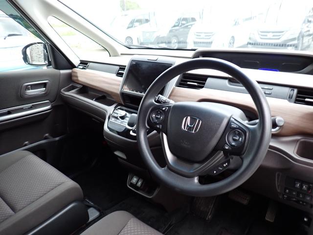 フリードハイブリッド ハイブリッド・Ｇホンダセンシング　後期型　純正９インチメモリーナビ　フルセグＴＶ　Ｂｌｕｅｔｏｏｔｈ　ＥＴＣ　両側自動ドア　スマートキー　オートＡＣ　クルコン　ホンダセンシング　ＬＥＤライト　純正アルミ　６人乗り（12枚目）