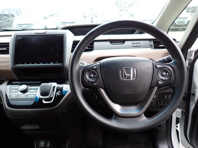 フリードハイブリッド ハイブリッド・Ｇホンダセンシング　後期型　純正９インチメモリーナビ　フルセグＴＶ　Ｂｌｕｅｔｏｏｔｈ　ＥＴＣ　両側自動ドア　スマートキー　オートＡＣ　クルコン　ホンダセンシング　ＬＥＤライト　純正アルミ　６人乗り（17枚目）