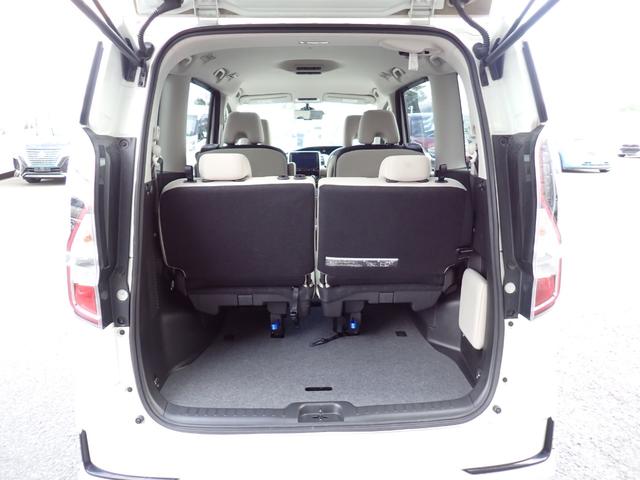 セレナ ｅ－パワー　ハイウェイスターＶ　後期型　純正１０インチメモリーナビ　フルセグＴＶ　プロパイロット　Ｂｌｕｅｔｏｏｔｈ　全方位カメラ　ＥＴＣ　両側自動ドア　インテリキー　オートＡＣ　コーナーセンサー　ＬＥＤライト　フォグ　純正アルミ（16枚目）