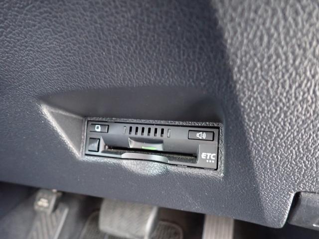 プリウス Ｓセーフティプラス　純正９インチメモリーナビ　フルセグＴＶ　Ｂｌｕｅｔｏｏｔｈ　Ｂカメラ　ＥＴＣ　スマートキー　オートＡＣ　クルコン　トヨタセーフティーセンス　ＬＥＤライト　フォグ　純正ＡＷ（20枚目）