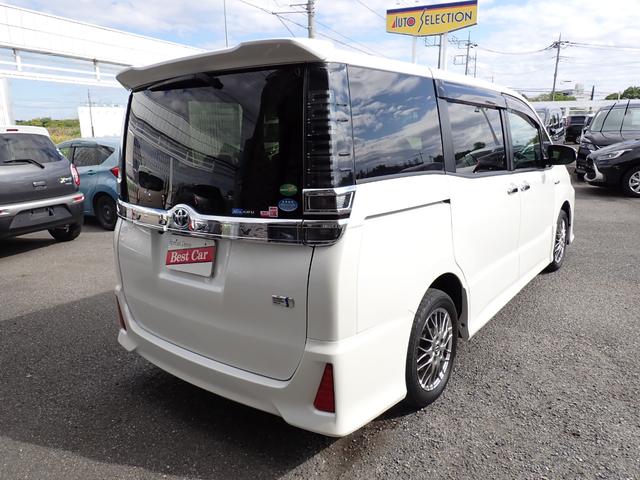 ヴォクシー ハイブリッドZS 煌 後期型 純正9インチナビTV Bluetooth フリップダウンモニター Bカメラ ETC 両側自動ドア スマートキー トヨタセーフティーセンス クルコン LEDライト フォグ 純正アルミ 7人乗り(5枚目)