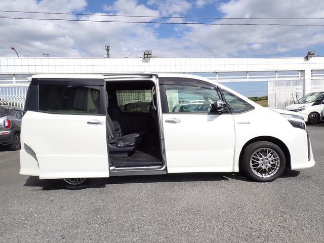 ヴォクシー ハイブリッドZS 煌 後期型 純正9インチナビTV Bluetooth フリップダウンモニター Bカメラ ETC 両側自動ドア スマートキー トヨタセーフティーセンス クルコン LEDライト フォグ 純正アルミ 7人乗り(6枚目)