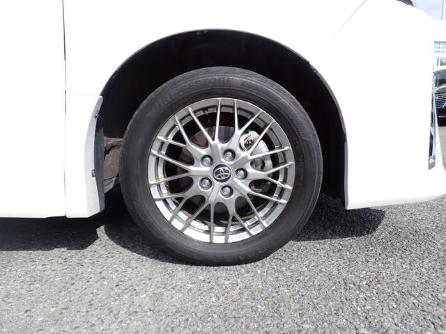 ヴォクシー ハイブリッドZS 煌 後期型 純正9インチナビTV Bluetooth フリップダウンモニター Bカメラ ETC 両側自動ドア スマートキー トヨタセーフティーセンス クルコン LEDライト フォグ 純正アルミ 7人乗り(10枚目)