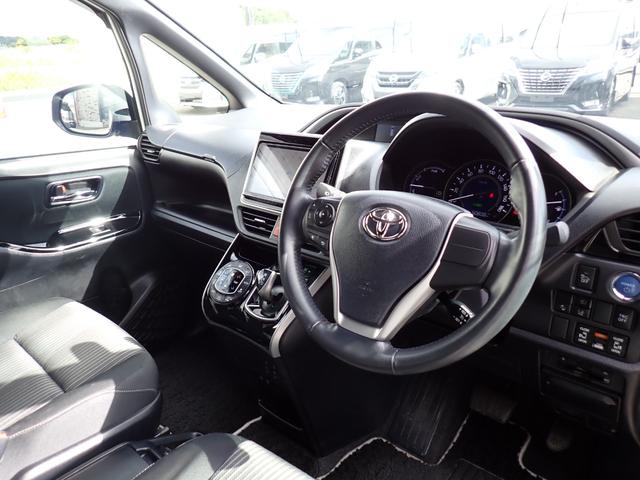 ヴォクシー ハイブリッドZS 煌 後期型 純正9インチナビTV Bluetooth フリップダウンモニター Bカメラ ETC 両側自動ドア スマートキー トヨタセーフティーセンス クルコン LEDライト フォグ 純正アルミ 7人乗り(12枚目)