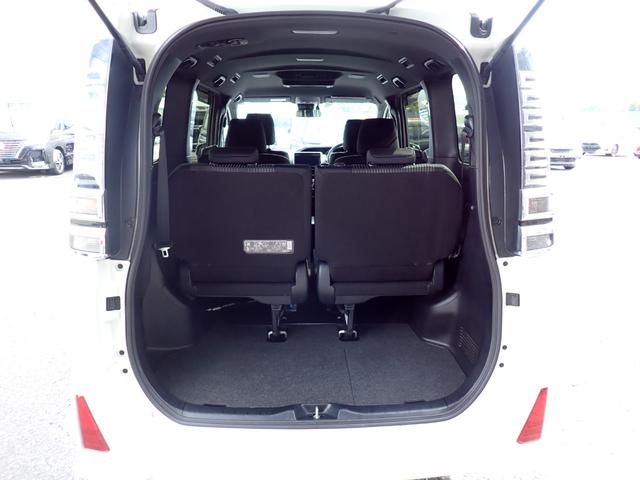 ヴォクシー ハイブリッドZS 煌 後期型 純正9インチナビTV Bluetooth フリップダウンモニター Bカメラ ETC 両側自動ドア スマートキー トヨタセーフティーセンス クルコン LEDライト フォグ 純正アルミ 7人乗り(16枚目)