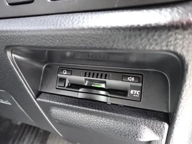 ヴォクシー ハイブリッドZS 煌 後期型 純正9インチナビTV Bluetooth フリップダウンモニター Bカメラ ETC 両側自動ドア スマートキー トヨタセーフティーセンス クルコン LEDライト フォグ 純正アルミ 7人乗り(21枚目)