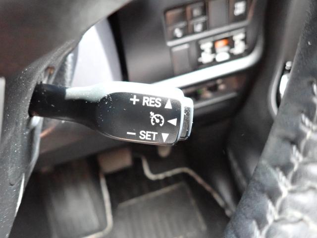 ヴォクシー ハイブリッドZS 煌 後期型 純正9インチナビTV Bluetooth フリップダウンモニター Bカメラ ETC 両側自動ドア スマートキー トヨタセーフティーセンス クルコン LEDライト フォグ 純正アルミ 7人乗り(24枚目)