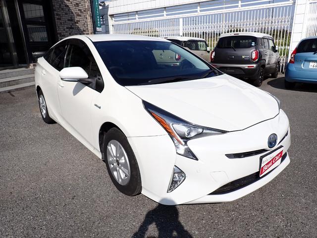 プリウス Ｓセーフティプラス　純正メモリーナビ　フルセグＴＶ　Ｂｌｕｅｔｏｏｔｈ　Ｂカメラ　ＥＴＣ　スマートキー　オートＡＣ　クルコン　トヨタセーフティーセンス　ＬＥＤライト　フォグ　純正ＡＷ（7枚目）