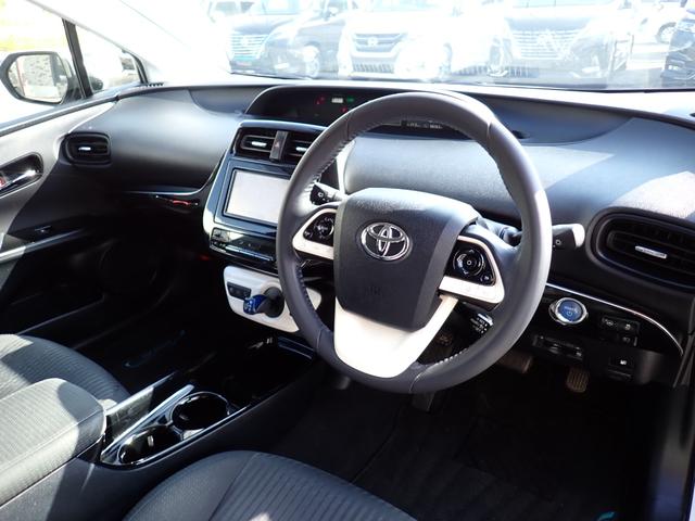 プリウス Ｓセーフティプラス　純正メモリーナビ　フルセグＴＶ　Ｂｌｕｅｔｏｏｔｈ　Ｂカメラ　ＥＴＣ　スマートキー　オートＡＣ　クルコン　トヨタセーフティーセンス　ＬＥＤライト　フォグ　純正ＡＷ（12枚目）