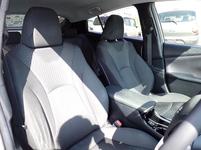 プリウス Ｓセーフティプラス　純正メモリーナビ　フルセグＴＶ　Ｂｌｕｅｔｏｏｔｈ　Ｂカメラ　ＥＴＣ　スマートキー　オートＡＣ　クルコン　トヨタセーフティーセンス　ＬＥＤライト　フォグ　純正ＡＷ（13枚目）