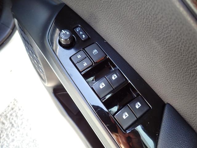 プリウス Ｓセーフティプラス　純正メモリーナビ　フルセグＴＶ　Ｂｌｕｅｔｏｏｔｈ　Ｂカメラ　ＥＴＣ　スマートキー　オートＡＣ　クルコン　トヨタセーフティーセンス　ＬＥＤライト　フォグ　純正ＡＷ（23枚目）