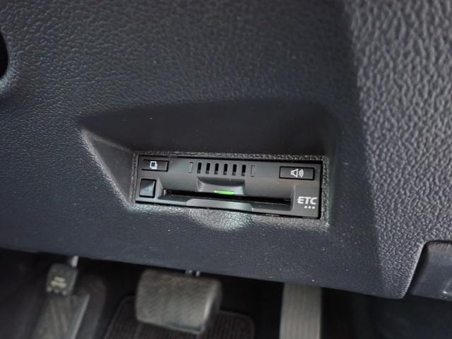 プリウス Ｓツーリングセレクション　後期型　フルエアロ　純正メモリーナビＴＶ　Ｂｌｕｅｔｏｏｔｈ　Ｂカメラ　ＥＴＣ　スマートキー　オートＡＣ　クルコン　トヨタセーフティーセンス　ＬＥＤライト　純正ＡＷ（19枚目）