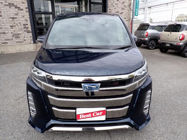 ノア ハイブリッドＳｉ　ダブルバイビー　後期型　純正９インチメモリーナビＴＶ　Ｂｌｕｅｔｏｏｔｈ　Ｂカメラ　両側自動ドア　スマートキー　シートヒーター　セーフティーセンス　クルコン　ＬＥＤライト　純正アルミ　７人乗り（2枚目）