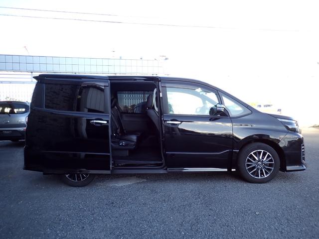 ヴォクシー ＺＳ　煌ＩＩ　アルパイン１１インチナビ　フルセグＴＶ　フリップダウンモニター　Ｂｌｕｅｔｏｏｔｈ　Ｂカメラ　ＥＴＣ　両側自動ドア　スマートキー　クルコン　トヨタセーフティーセンス　ＬＥＤライト　純正アルミ　７人乗り（6枚目）