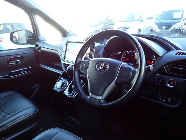 ヴォクシー ＺＳ　煌ＩＩ　アルパイン１１インチナビ　フルセグＴＶ　フリップダウンモニター　Ｂｌｕｅｔｏｏｔｈ　Ｂカメラ　ＥＴＣ　両側自動ドア　スマートキー　クルコン　トヨタセーフティーセンス　ＬＥＤライト　純正アルミ　７人乗り（12枚目）