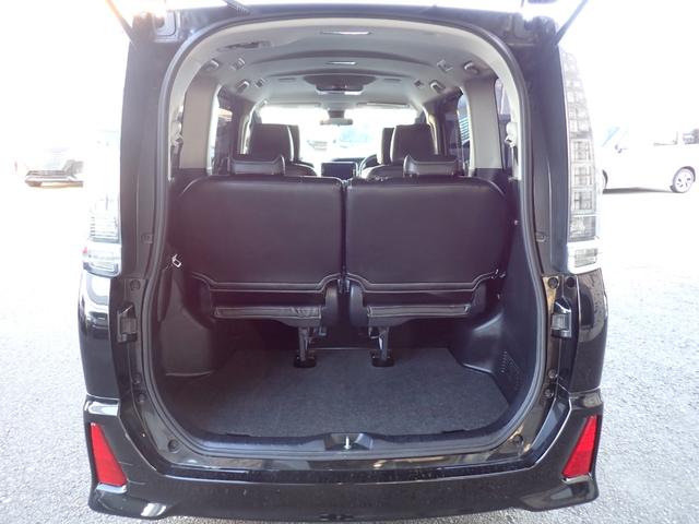 ヴォクシー ＺＳ　煌ＩＩ　アルパイン１１インチナビ　フルセグＴＶ　フリップダウンモニター　Ｂｌｕｅｔｏｏｔｈ　Ｂカメラ　ＥＴＣ　両側自動ドア　スマートキー　クルコン　トヨタセーフティーセンス　ＬＥＤライト　純正アルミ　７人乗り（16枚目）