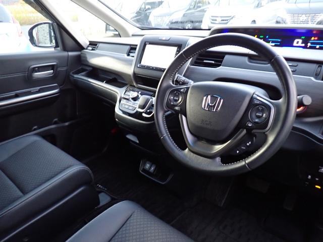 フリードハイブリッド ハイブリッド・Ｇホンダセンシング　後期型　純正メモリーナビＴＶ　Ｂｌｕｅｔｏｏｔｈ　ＥＴＣ　両側自動ドア　Ｓ・Ｃパッケージ　スマートキー　オートＡＣ　シートヒーター　ホンダセンシング　ＬＥＤライト　純正アルミ　６人乗り（12枚目）