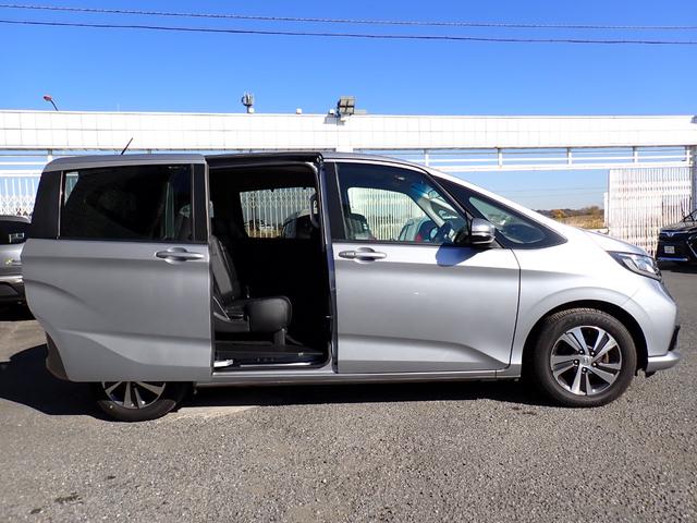 フリード Ｇ・ホンダセンシング　後期型　純正メモリーナビ　フルセグＴＶ　Ｂｌｕｅｔｏｏｔｈ　ＥＴＣ　両側自動ドア　ホンダセンシング　バックカメラ　Ｓ・Ｃパッケージ　スマートキー　ＬＥＤライト　フォグライト　純正アルミ　７人乗り（6枚目）