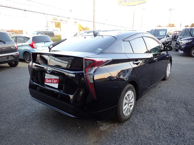 プリウス Ｓセーフティプラス　純正メモリーナビＴＶ　Ｂｌｕｅｔｏｏｔｈ　バックカメラ　スマートキー　オートエアコン　クルコン　トヨタセーフティーセンス　ＬＥＤライト　フォグ　純正アルミ　ドアバイザー（5枚目）