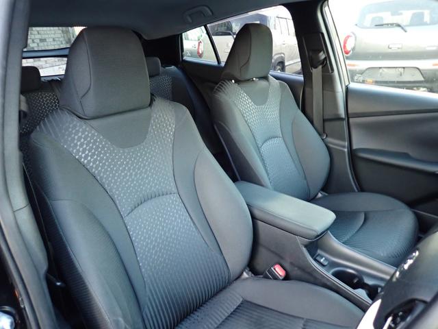 プリウス Ｓセーフティプラス　純正メモリーナビＴＶ　Ｂｌｕｅｔｏｏｔｈ　バックカメラ　スマートキー　オートエアコン　クルコン　トヨタセーフティーセンス　ＬＥＤライト　フォグ　純正アルミ　ドアバイザー（12枚目）