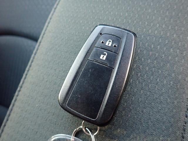 プリウス Ｓセーフティプラス　純正メモリーナビＴＶ　Ｂｌｕｅｔｏｏｔｈ　バックカメラ　スマートキー　オートエアコン　クルコン　トヨタセーフティーセンス　ＬＥＤライト　フォグ　純正アルミ　ドアバイザー（24枚目）