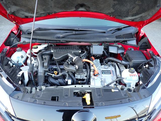 オーラ Ｇ　レザーエディション　純正９インチメモリーナビ　プロパイロット　ＢＯＳＥサウンド　Ｂｌｕｅｔｏｏｔｈ　インテリキー　オートＡＣ　エマージェンシーブレーキ　レザーシート　ＬＥＤライト　純正アルミ（10枚目）