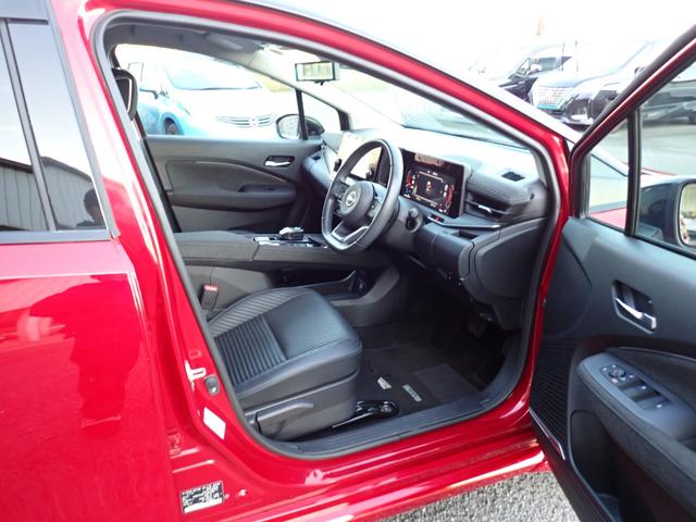 オーラ Ｇ　レザーエディション　純正９インチメモリーナビ　プロパイロット　ＢＯＳＥサウンド　Ｂｌｕｅｔｏｏｔｈ　インテリキー　オートＡＣ　エマージェンシーブレーキ　レザーシート　ＬＥＤライト　純正アルミ（12枚目）