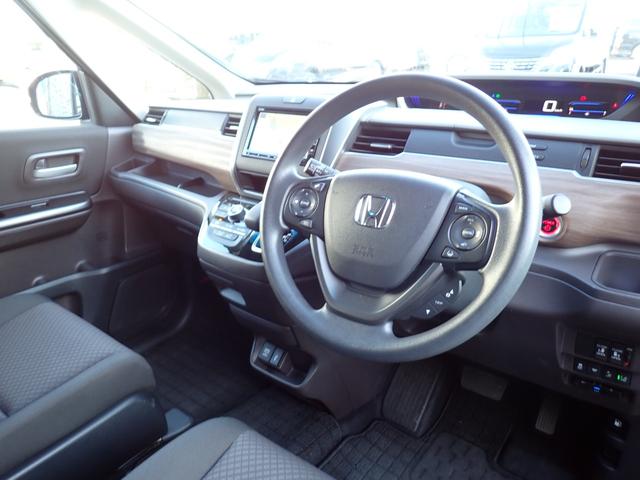 フリード＋ハイブリッド ハイブリッドＧ　後期型　純正メモリーナビ　フルセグＴＶ　Ｂｌｕｅｔｏｏｔｈ　Ｂカメラ　ＥＴＣ　両側自動ドア　スマートキー　オートＡＣ　シートヒーター　クルコン　ホンダセンシング　ＬＥＤライト（12枚目）