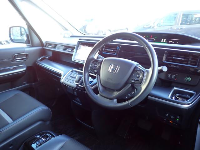 ステップワゴンスパーダ スパーダハイブリッド　Ｇ・ＥＸ　ホンダセンシング　純正９インチメモリーナビＴＶ　フリップダウンモニター　両側自動ドア　Ｂｌｕｅｔｏｏｔｈ　Ｂカメラ　ＥＴＣ　スマートキー　クルコン　ホンダセンシング　ＬＥＤライト　純正アルミ　７人乗り（12枚目）