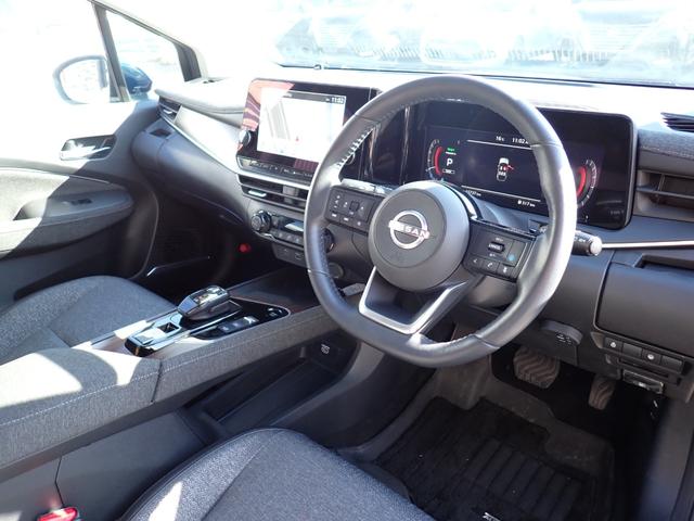 オーラ Ｇ　ＦＯＵＲ　４ＷＤ　純正９インチメモリーナビＴＶ　プロパイロット　ＢＯＳＥサウンド　Ｂｌｕｅｔｏｏｔｈ　全方位カメラ　インテリキー　オートＡＣ　エマージェンシーブレーキ　シートヒーター　ＬＥＤライト　純正アルミ（11枚目）