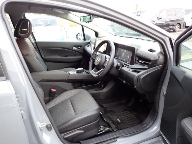 オーラ Ｇ　ＦＯＵＲ　４ＷＤ　純正９インチメモリーナビＴＶ　プロパイロット　ＢＯＳＥサウンド　Ｂｌｕｅｔｏｏｔｈ　全方位カメラ　インテリキー　オートＡＣ　エマージェンシーブレーキ　シートヒーター　ＬＥＤライト　純正アルミ（13枚目）