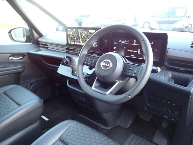 セレナ ハイウェイスターＶ　現行型　純正１２．３インチメモリーナビ　フリップダウンモニター　プロパイロット　両側自動ドア　フルセグＴＶ　Ｂｌｕｅｔｏｏｔｈ　全方位カメラ　インテリキー　クルコン　ＬＥＤライト　フォグ　純正アルミ（12枚目）