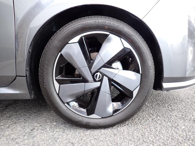 オーラ Ｇ　純正９インチメモリーナビＴＶ　プロパイロット　ＢＯＳＥサウンド　Ｂｌｕｅｔｏｏｔｈ　全方位カメラ　インテリキー　オートエアコン　エマージェンシーブレーキ　シートヒーター　ＬＥＤライト　純正アルミ（10枚目）