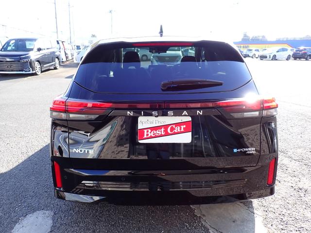 ノート Ｘ　ＦＯＵＲ　現行型　４ＷＤ　純正９インチメモリーナビ　フルセグＴＶ　Ｂｌｕｅｔｏｏｔｈ　アラウンドビューモニター　インテリキー　オートエアコン　エマージェンシーブレーキ　ＬＥＤライト　フォグ　純正アルミ（4枚目）