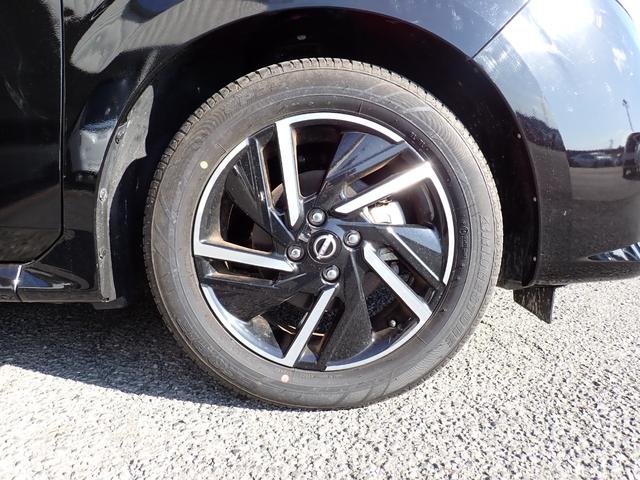 ノート Ｘ　ＦＯＵＲ　現行型　４ＷＤ　純正９インチメモリーナビ　フルセグＴＶ　Ｂｌｕｅｔｏｏｔｈ　アラウンドビューモニター　インテリキー　オートエアコン　エマージェンシーブレーキ　ＬＥＤライト　フォグ　純正アルミ（10枚目）