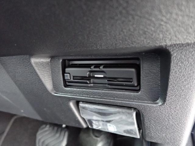 ノート Ｘ　ＦＯＵＲ　現行型　４ＷＤ　純正９インチメモリーナビ　フルセグＴＶ　Ｂｌｕｅｔｏｏｔｈ　アラウンドビューモニター　インテリキー　オートエアコン　エマージェンシーブレーキ　ＬＥＤライト　フォグ　純正アルミ（19枚目）