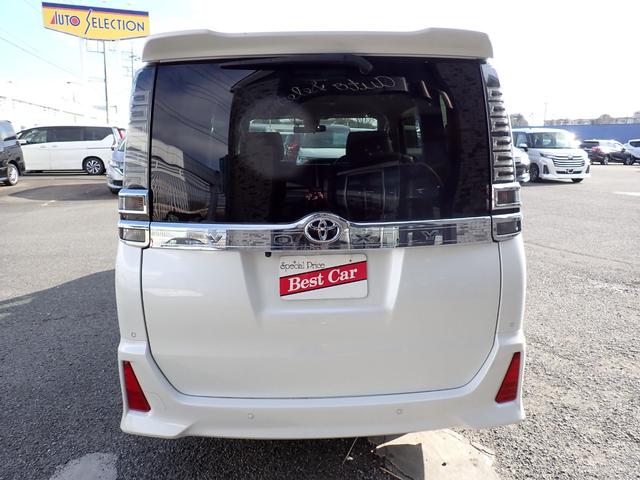 ヴォクシー ＺＳ　煌ＩＩ　後期型　純正１０インチナビＴＶ　フリップダウンモニター　Ｂｌｕｅｔｏｏｔｈ　Ｂカメラ　ＥＴＣ　両側自動ドア　スマートキー　クルコン　トヨタセーフティーセンス　ＬＥＤライト　純正アルミ　７人乗り（4枚目）