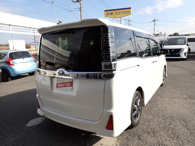 ヴォクシー ＺＳ　煌ＩＩ　後期型　純正１０インチナビＴＶ　フリップダウンモニター　Ｂｌｕｅｔｏｏｔｈ　Ｂカメラ　ＥＴＣ　両側自動ドア　スマートキー　クルコン　トヨタセーフティーセンス　ＬＥＤライト　純正アルミ　７人乗り（5枚目）