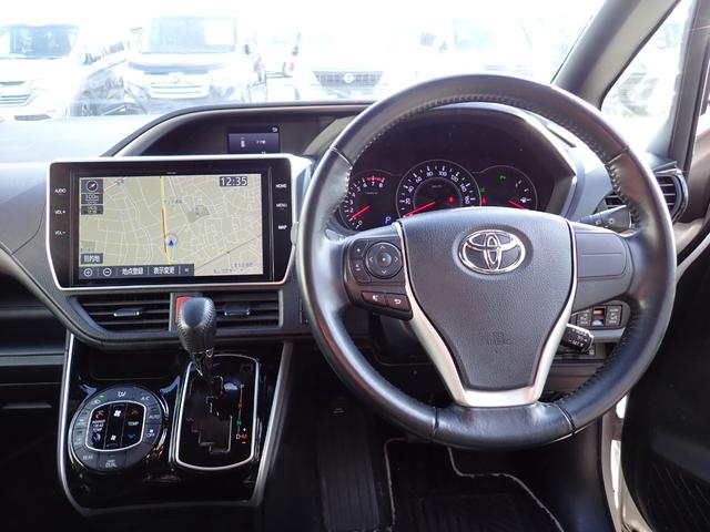 ヴォクシー ＺＳ　煌ＩＩ　後期型　純正１０インチナビＴＶ　フリップダウンモニター　Ｂｌｕｅｔｏｏｔｈ　Ｂカメラ　ＥＴＣ　両側自動ドア　スマートキー　クルコン　トヨタセーフティーセンス　ＬＥＤライト　純正アルミ　７人乗り（17枚目）