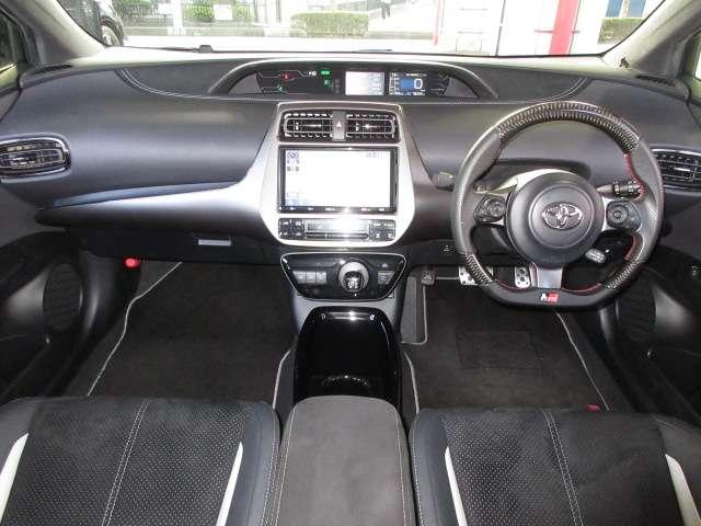 プリウスＰＨＶ Ｓナビパッケージ・ＧＲスポーツ　純正９型ナビ地デジＢカメラ専用半革暖シートＡＵＴＯ付ＬＥＤ／フォグ／デイライト専用足廻り１８ＡＷ（6枚目）