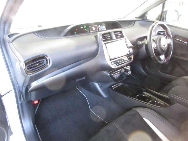 プリウスＰＨＶ Ｓナビパッケージ・ＧＲスポーツ　純正９型ナビ地デジＢカメラ専用半革暖シートＡＵＴＯ付ＬＥＤ／フォグ／デイライト専用足廻り１８ＡＷ（34枚目）
