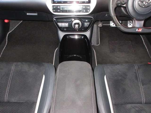 プリウスＰＨＶ Ｓナビパッケージ・ＧＲスポーツ　純正９型ナビ地デジＢカメラ専用半革暖シートＡＵＴＯ付ＬＥＤ／フォグ／デイライト専用足廻り１８ＡＷ（38枚目）