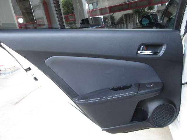 プリウスＰＨＶ Ｓナビパッケージ・ＧＲスポーツ　純正９型ナビ地デジＢカメラ専用半革暖シートＡＵＴＯ付ＬＥＤ／フォグ／デイライト専用足廻り１８ＡＷ（60枚目）