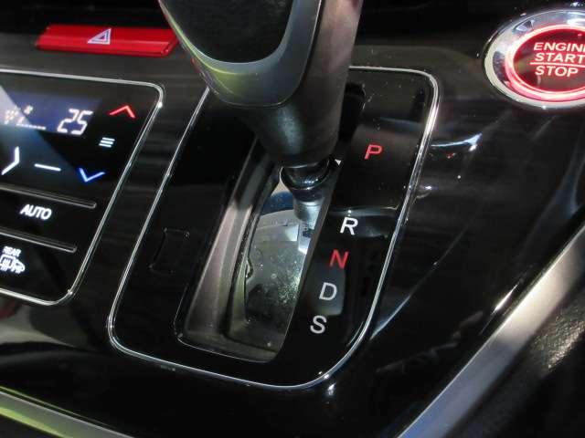 オデッセイ アブソルート・EXホンダセンシング 純正9型ナビ地デジBカメラHONDAセンシングCMBS/LKAS/BSM/誤発進制御/追従クルーズ両側電動ドア黒半革電動暖シート純正17AW(25枚目)