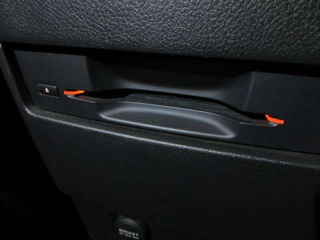 エルグランド 350ハイウェイスタープレミアム メーカーOPナビ/後席Rエンター地デジ全周囲カメラ黒本革電動暖シート両側電動/RゲートEブレーキ/誤発進制御/追従クルーズ純正18AW(9枚目)