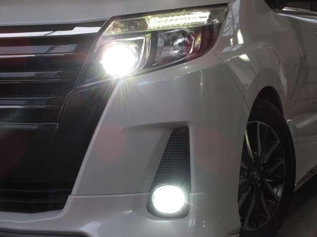 ノア Si ダブルバイビー 1オナALPINEナビSD録音フルセグS/BカメラETC両側電動ドア革巻ステア PCS/LDA/AHB付LED フォグI-STOP クルコン A格納ウインカミラー TRDエアロTANABEサス純正AW(25枚目)