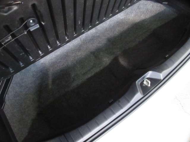 ノア Si ダブルバイビー 1オナALPINEナビSD録音フルセグS/BカメラETC両側電動ドア革巻ステア PCS/LDA/AHB付LED フォグI-STOP クルコン A格納ウインカミラー TRDエアロTANABEサス純正AW(35枚目)