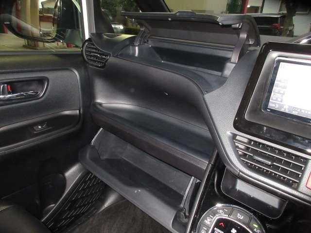 ノア Si ダブルバイビー 1オナALPINEナビSD録音フルセグS/BカメラETC両側電動ドア革巻ステア PCS/LDA/AHB付LED フォグI-STOP クルコン A格納ウインカミラー TRDエアロTANABEサス純正AW(46枚目)