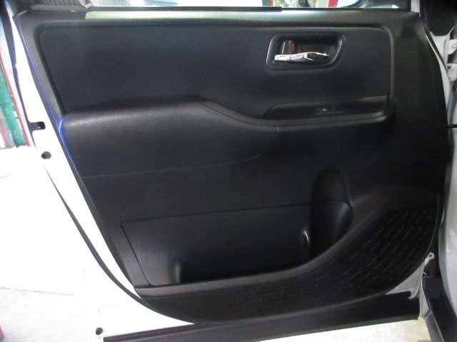 ノア Si ダブルバイビー 1オナALPINEナビSD録音フルセグS/BカメラETC両側電動ドア革巻ステア PCS/LDA/AHB付LED フォグI-STOP クルコン A格納ウインカミラー TRDエアロTANABEサス純正AW(65枚目)