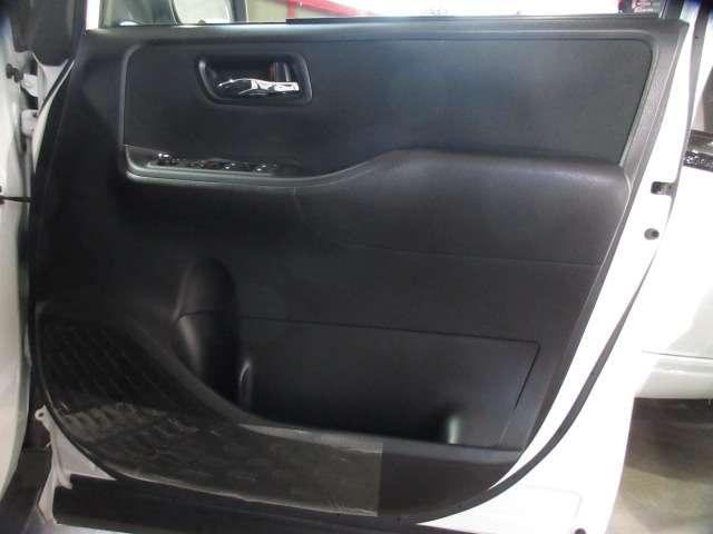 ノア Si ダブルバイビー 1オナALPINEナビSD録音フルセグS/BカメラETC両側電動ドア革巻ステア PCS/LDA/AHB付LED フォグI-STOP クルコン A格納ウインカミラー TRDエアロTANABEサス純正AW(66枚目)